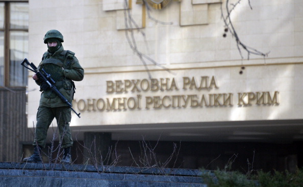 Unknown Gunmen Blocking Entrance of  Supreme Council of Crimea